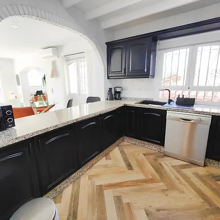 Ap393 - Almendros Villa *